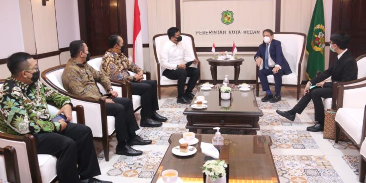 Wali Kota Medan Menyambut Baik Program Kerjasama Pelatihan ASN Yang Ditawarkan Konjend Singapura