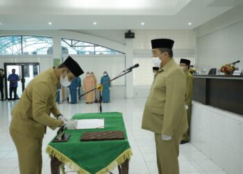 Wakil Bupati Asahan Taufik Zainal Abidin , S. Sos, M. Si melantik 17 orang Pejabat Administrator dan 50 orang Pejabat Pengawas di Lingkungan Pemerintah Kabupaten Asahan