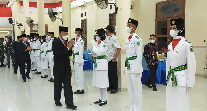 33 Orang Pasukan Pengibar Bendera