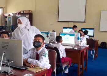 Sekolah dasar dan Puskesmas
