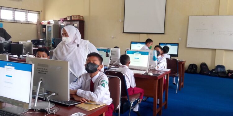 Sekolah dasar dan Puskesmas