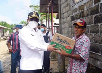 Bupati Karimun Kunker Di Kecamatan Moro, Beri Bantuan Ke Korban Kebakaran