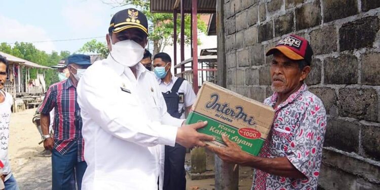Bupati Karimun Kunker Di Kecamatan Moro, Beri Bantuan Ke Korban Kebakaran