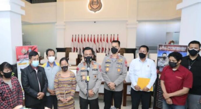 Pedagang vs preman