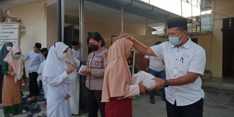 Santuni anak yatim