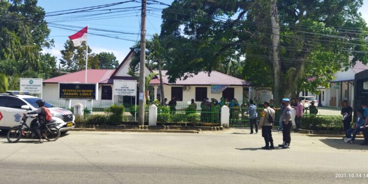 Kejaksaan Negeri (Kejari) Sibuhuan