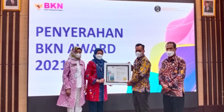 Pemkab Lingga terima Penghargaan Peringkat Pertama BKN Award 2021