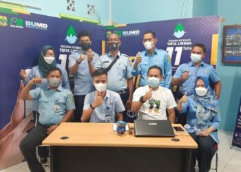 Perumdam Tirta Lingga saat memberikan keterangan pada wartawan