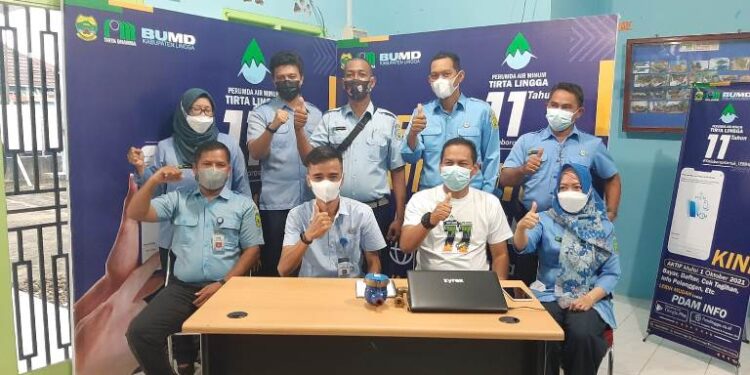 Perumdam Tirta Lingga saat memberikan keterangan pada wartawan