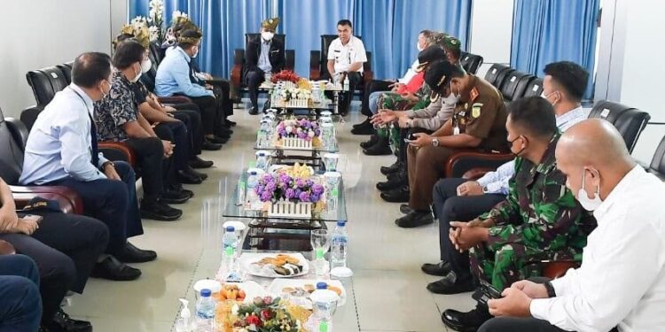 Ketua Komisi I Sambut Kedatangan Kunker Wamenkeu di Natuna