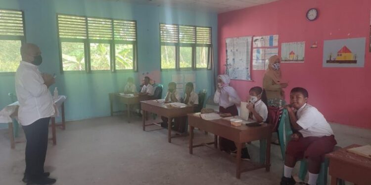 Wan Haris PTM ke Sekolah SD Di Bunguran Selatan