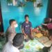 Didampingi Kapolsek Bangko, Kapolres Rohil Kunjungi Anak Penderita Inspeksi Kepala