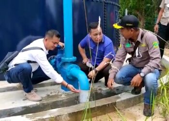 Bupati Lingga Didampingi Ketua DPRD Lingga Resmikan SPAM Tajur Biru