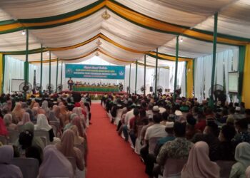 Tiga Profesor Mengisi Wisuda Perdana UNIKI