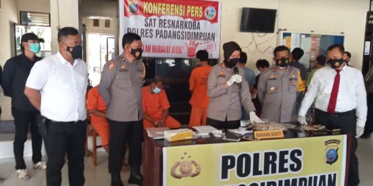 Sembunyikan Sabu Di Kandang Ayam, IR Diamankan POLISI