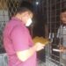 Isi Waktu Dengan Ibadah, Kanit Reskrim Polsek Medan Area Bagikan Al-Qur’an Kepada Tahanan