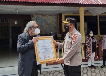 Kapolres Simalungun Terima Penghargaan Dari Komnas Perlindungan Anak