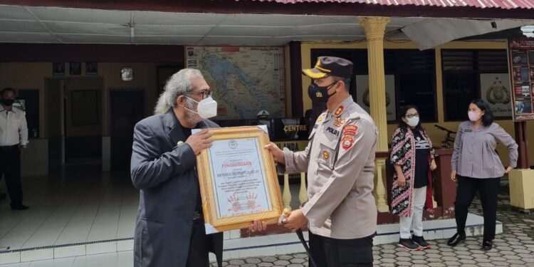 Kapolres Simalungun Terima Penghargaan Dari Komnas Perlindungan Anak