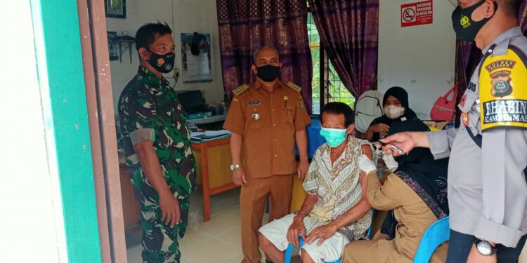 Forkopincam Aek Ledong Lakukan Roud Show Himbau Warga Vaksinasi