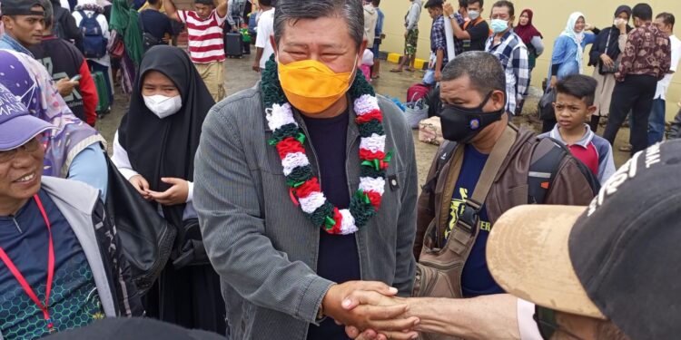 Bupati Anambas Beserta Rombongan Mubes Prov Sus Tempuh Gelombang Tinggi Menuju Natuna