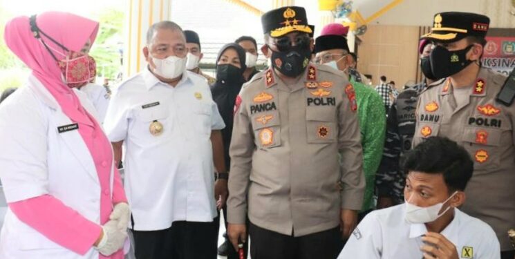 Kapoldasu Beserta Bupati Langkat Dan Kapolres Langkat, Tinjau Vaksinasi Di Jentera Malay Rumdis