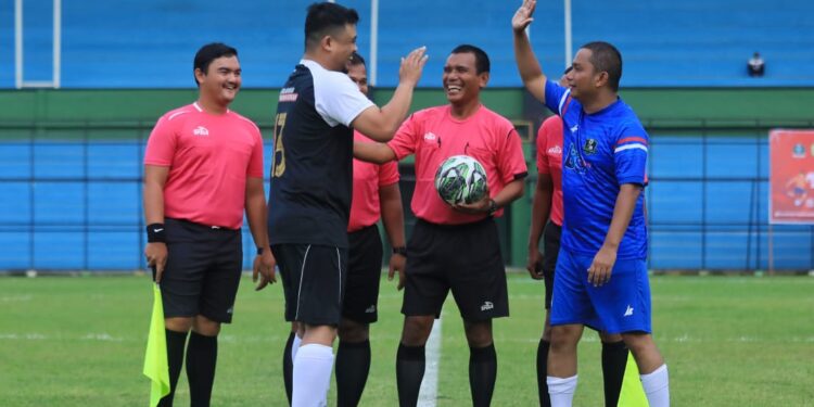 Tingkatkan Silaturahmi dan Koordinasi, Bobby Nasution Gelar Pertandingan Sepak Bola Antar Pemko dan Pemkab se-Sumut