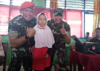 Dandim 0318/Natuna Dan Dandenhanud Paskhas 477 Natuna Motivasi Anak Usia 6 – 11 Tahun Untuk Tidak Takut Saat Divaksin
