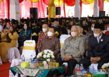 Asisten Perekonomian dan Pembangunan Hadiri Wisuda Sarjana XXVIII UNA