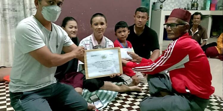 PT Timah TBK Beri Bantuan Pengobatan Kepada 2 Orang Warga Karimun