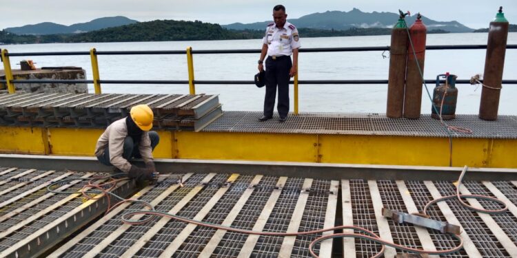 Pengerjaan Ramp Door Pelabuhan Roro Molor Akibat Cuaca