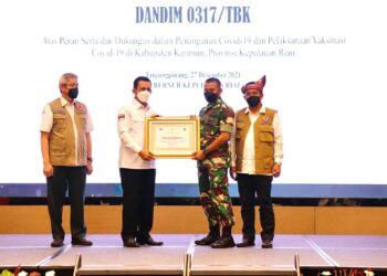 Menyukseskan Program Penanganan dan Vaksinasi Covid-19, Dandim 0317/TBK terima penghargaan dari Gubernur Kepri