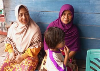 Menangis,Para Istri Nelayan Yang Hilang kontak Di Pelabuhan Teluk Baru,Natuna