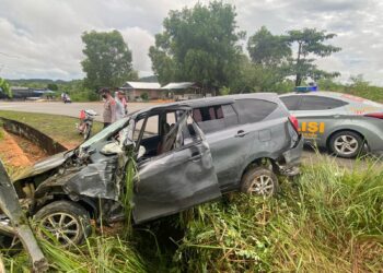 Hilang Kendali, Mobil Calya Tabrak Pagar Mess Saipem 2 Orang Korban Dilarikan Ke Rumah Sakit