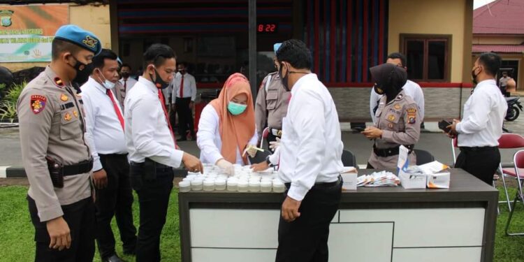 120 Anggota Polres Labuhanbatu Tes Urine Mendadak