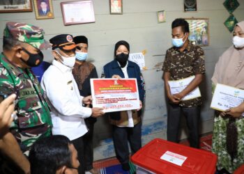 Bupati Aceh Utara Dampingi Mensos Serahkan Santunan Kematian untuk Korban Banjir