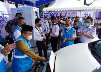 Terus Dorong Ekosistem EV, PLN Operasikan SPKLU Pertama di Sumbar