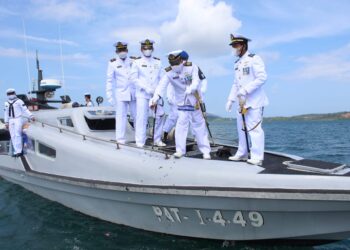 Peringati Dharma Samudera Lanal Dabo Laksanakan Tabur Bunga di Laut