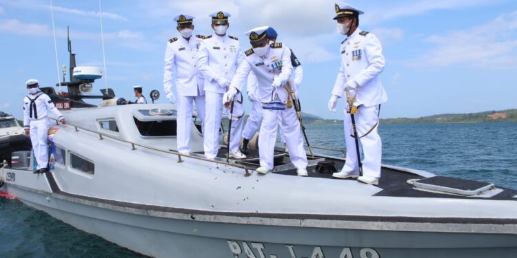 Peringati Dharma Samudera Lanal Dabo Laksanakan Tabur Bunga di Laut
