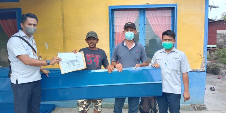 PT Timah Tbk Renovasi 11 Unit Rumah Nelayan di Kelurahan Tebing dan Teluk Uma