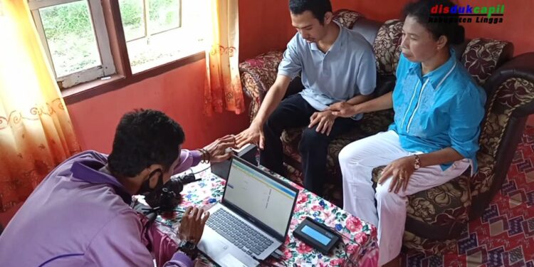 Disdukcapil Lingga Berikan Pelayanan Hingga ke Rumah Warga
