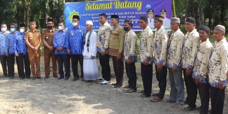 Wabup Asahan Letakkan Batu Pertama Kantor Komunitas Penyantun Anak Yatim Desa Persatuan