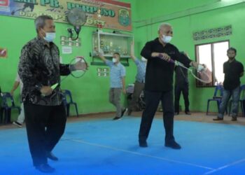 Bupati Buka Turnamen Putra Solo Badminton Cup