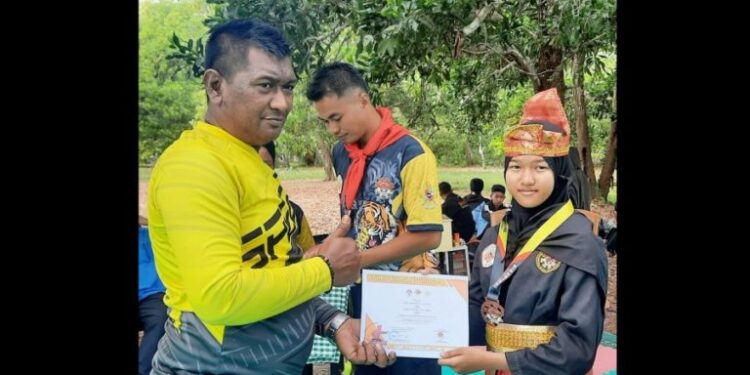 Siswa MTsN Lingga Raih Perak di Ajang Silat Internasional