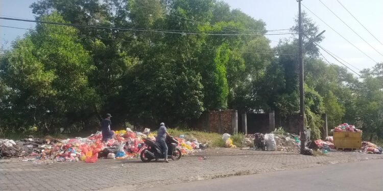Sampah Di Pasar Bukit Tembak Kembali Menumpuk