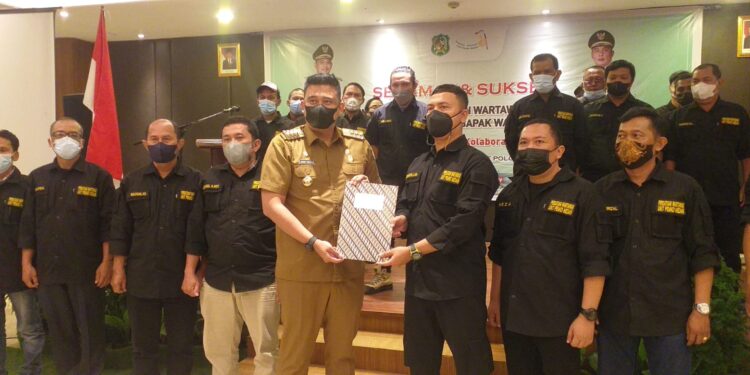 Bobby Nasution Kukuhkan Ketua Kordinator Dan Pengurus Wartawan Unit Pemko Medan