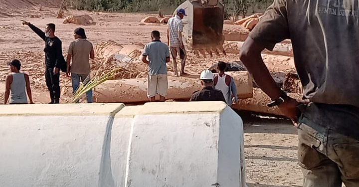 Ingin Berangkat Kerja, Naas Warga Karimun Tertimbun Tanah Longsor