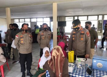 Polres Lingga Gelar Vaksinasi Covid-19 Dosis Tahap 3 Terhadap 302 Personil dan Jajaran Polsek serta ASN Polres Lingga