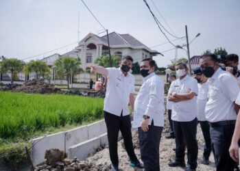 Sikapi Keluhan Warga, Bobby Nasution Temukan Pemasangan U-Ditch Tidak  Sesuai, Minta Dinas PU  Lakukan Evaluasi