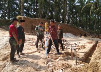 Sesuai Peraturan Bupati, Kemenag Aceh Singkil Lakukan Pengukuran Arah Kiblat