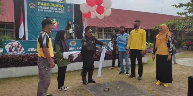 Ketua KONI Lingga Buka Turnamen Bulutangkis